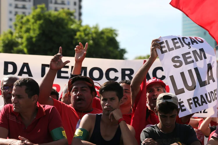 Protesto pró-Lula: acampamento reúne pessoas de todo o Brasil e até simpatizantes de outros países da América Latina (Paulo Whitaker/Reuters)