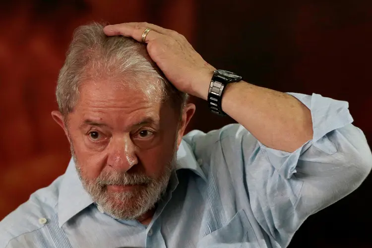 Lula: defesa do es-presidente disse que recebeu com "estarrecimento" a decisão que proibiu Lula de deixar o país (Leonardo Benassatto/Reuters)