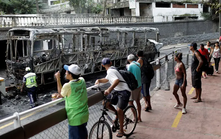 Rio: Até as 18h não havia registro de feridos, e os responsáveis pelo incêndio não haviam sido identificados nem presos (Ricardo Moraes/Reuters)