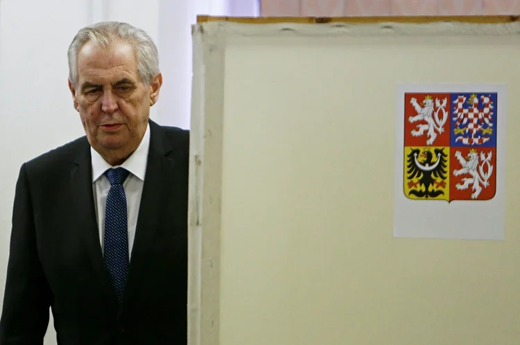 Milos Zeman, que tem posicionamento pró-Rússia, foi reeleito na República Tcheca (REUTERS/David W Cerny/Reuters)