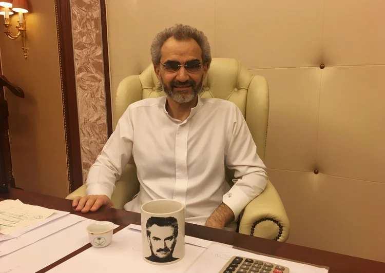 Príncipe milionário saudita Alwaleed bin Talal é liberado da prisão, em um hotel de luxo (REUTERS/Katie Paul/Reuters)