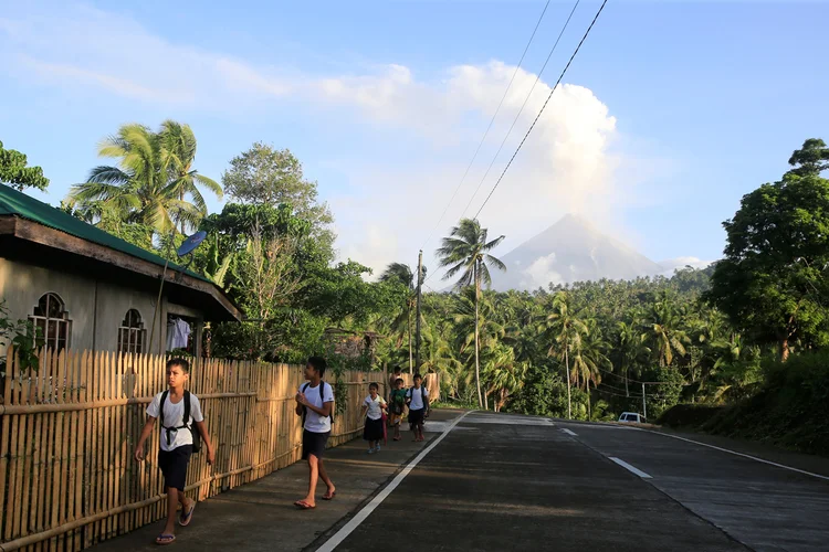 Vulcão Mayon: especialista afirma que ainda existe o risco de ocorrer uma erupção de grande potência nos próximos dias ou semanas (Romeo Ranoco/Reuters)