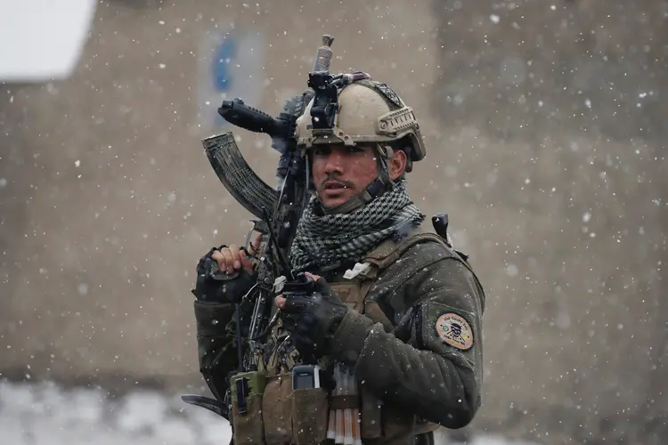 Exército do Afeganistão: forças especiais afegãs foram enviadas ao local e ao bairro próximo à academia de polícia (Omar Sobhani/Reuters)