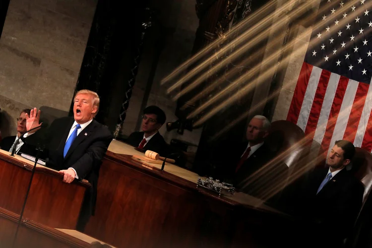 Donald Trump: "peço ao Congresso que resolva as falhas fundamentais no terrível acordo nuclear com o Irã" (Carlos Barria/Reuters)