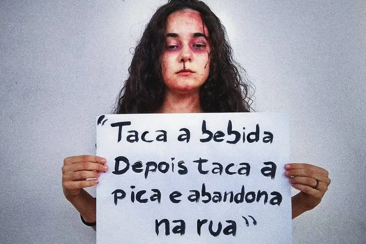 Yasmin Formiga faz um protesto contra letra de funk de Mc Diguinho (Facebook/Yasmin Formiga/Reprodução)