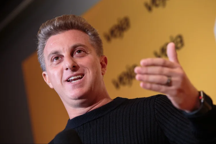 O apresentador Luciano Huck durante o evento "Amarelas ao Vivo", da revista Veja (Patricia Monteiro/Bloomberg/Bloomberg)