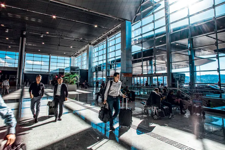 Saguão do aeroporto de Guarulhos:  trem vai ligar aeroporto ao sistema de transportes de São Paulo (André Lessa/Exame)