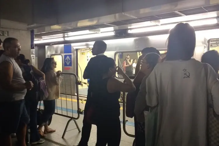 Greve no metrô de SP: na linha 1-Azul, a operação é feita entre as estações Ana Rosa e Luz (Luiza Calegari/Site Exame)