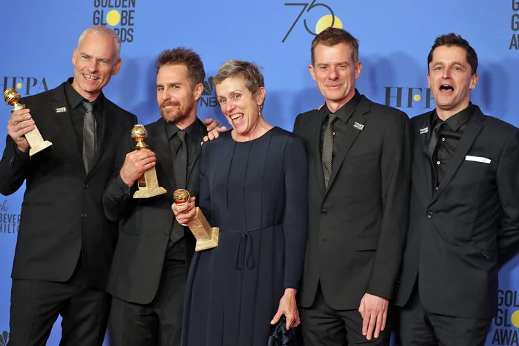 Elenco e produtores de "Três Anúncios para um Crime" no Globo de Ouro: quatro estatuetas (Lucy Nicholson/Reuters)