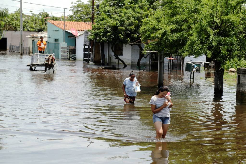 Inundações deixam 23 mil desabrigados no Paraguai