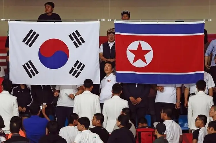 Bandeiras das Coreias do Sul e do Norte (Issei Kato/Reuters)