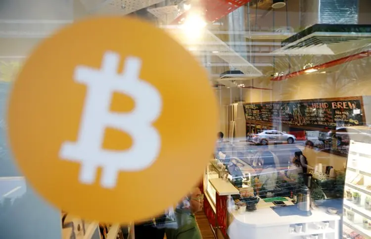 Bitcoin: grandes aplicadores estão comprometendo frações mínimas do patrimônio nas moedas virtuais (Edgar Su/Reuters)