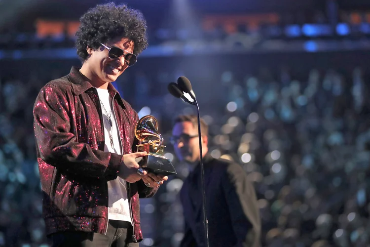 Bruno Mars na entrega do prêmio: piadas políticas afastaram espectadores do maior prêmio de música americano (Christopher Polk/Getty Images)