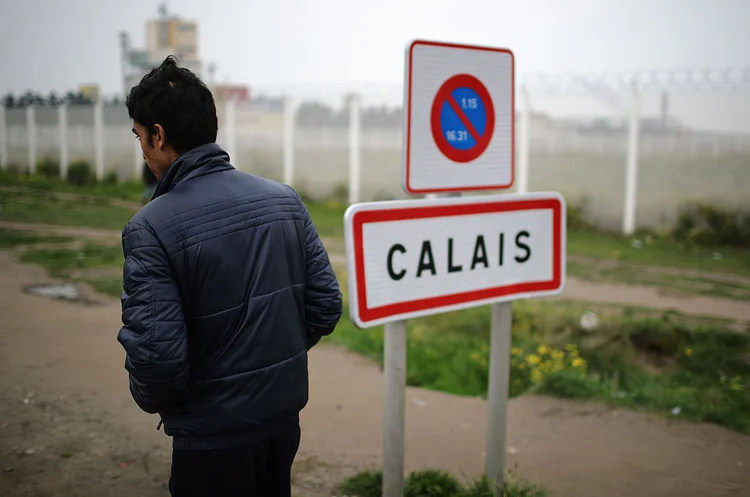 Antes de fazer sua viagem ao Reino Unido para discutir o assunto, Macron visitou o campo de refugiado de Calais, na França