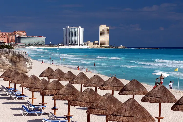 Cancún: problema com algas causa cheio de ovo podre e tem afastado turistas (Jeffwang/Thinkstock)