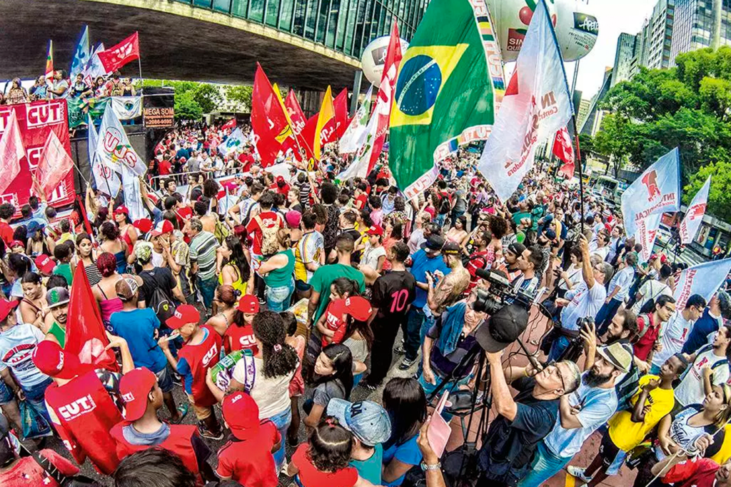 CUT: principais centrais sindicais do país organizarão um ato conjunto em Curitiba no dia 1º de maio para celebrar o Dia do Trabalhador com pedidos pela libertação do ex-presidente Lula (Cris Faga/NurPhoto/Getty Images)