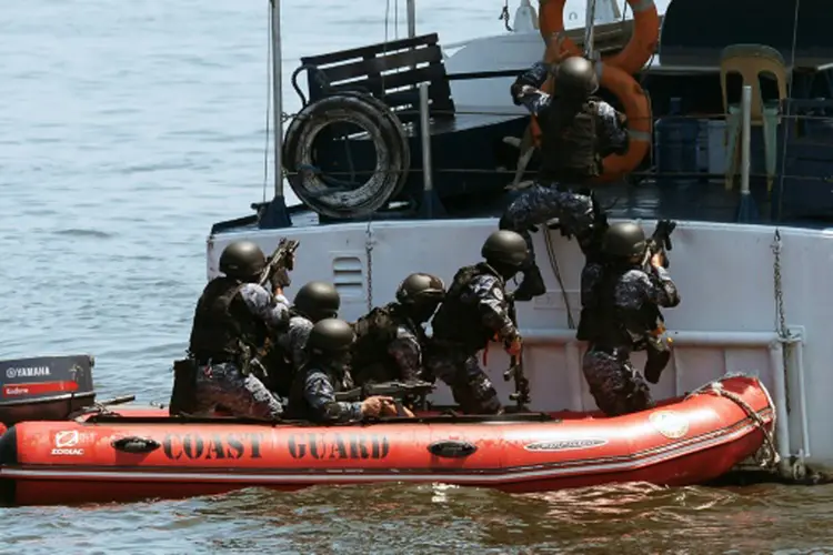 Golfo da Guiné, no sudoeste da África, segue sendo o mais perigoso do mundo para ataques piratas (Ted Aljibe/AFP)