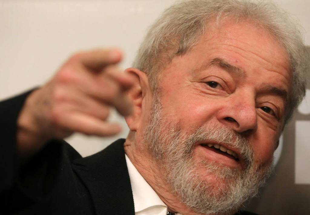 Manifestantes fazem ato pelo país em dia de julgamento de Lula