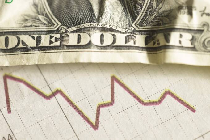 Professor da FGV diz que ataque especulativo provocou alta do dólar