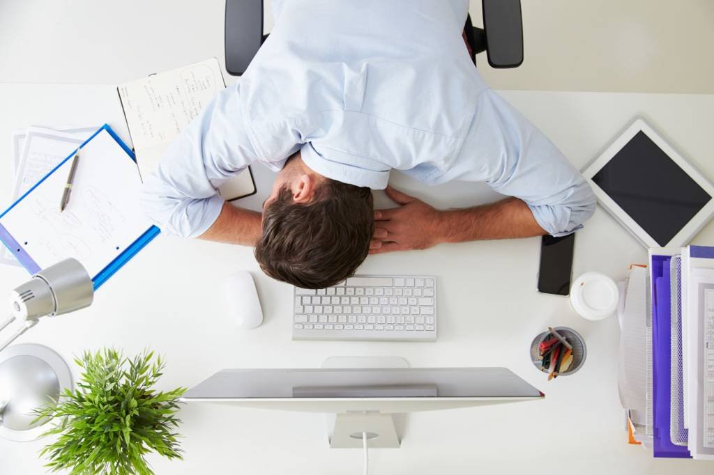Dormindo no trabalho: já está cansado? (foto/Thinkstock)