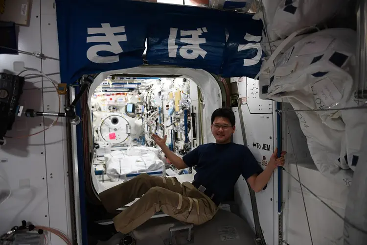 Norishige Kanai: astronauta japonês, de 41 anos, lembrou que não crescia desta forma desde a adolescência (Twitter/Reprodução)