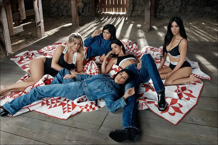 Irmãs Kim, Khloé e Kourtney Kardashian e Kendall e Kylie Jenner são as novas estrelas da campanha da Calvin Klein (Calvin Klein/Twitter/Reprodução)