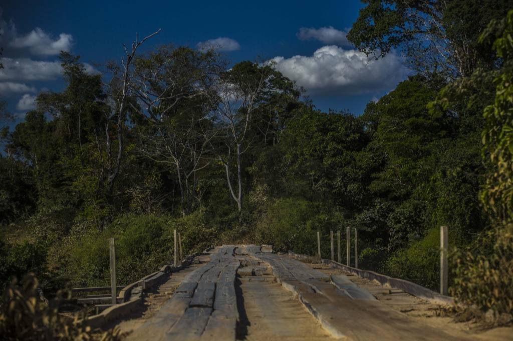 Parte de estrutura de ponte desaba no Pará após ser atingida por balsa