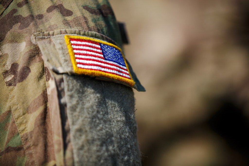 Exército, soldado, EUA, USA flag and US Army patch on solder's uniform