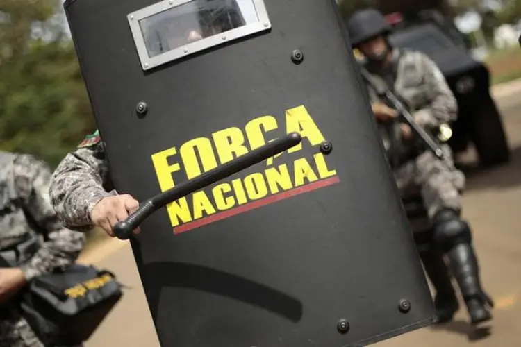 FORÇA NACIONAL:  Dois mil e oitocentos militares patrulham as ruas do Rio Grande do Norte /  (Ueslei Marcelino/Reuters)