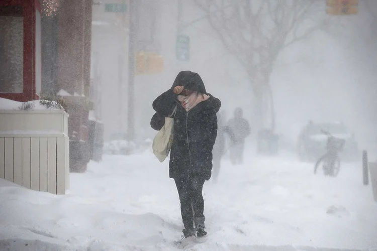 Nova York: Os dois aeroportos de Nova York, que haviam fechado suas pistas, reabriram nesta sexta (Brendan McDermid/Reuters)