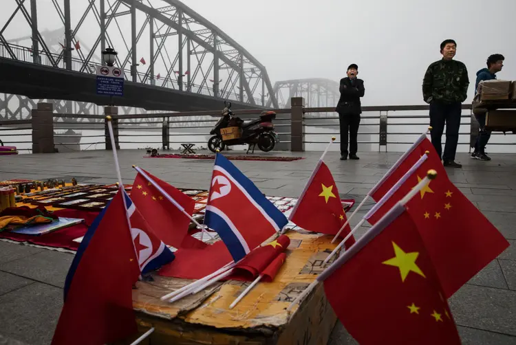 COREIA DO NORTE E CHINA: Países são aliados históricos; foto na cidade chinesa Dandong, na fronteira norte-coreana  (Kevin Frayer/Getty Images)