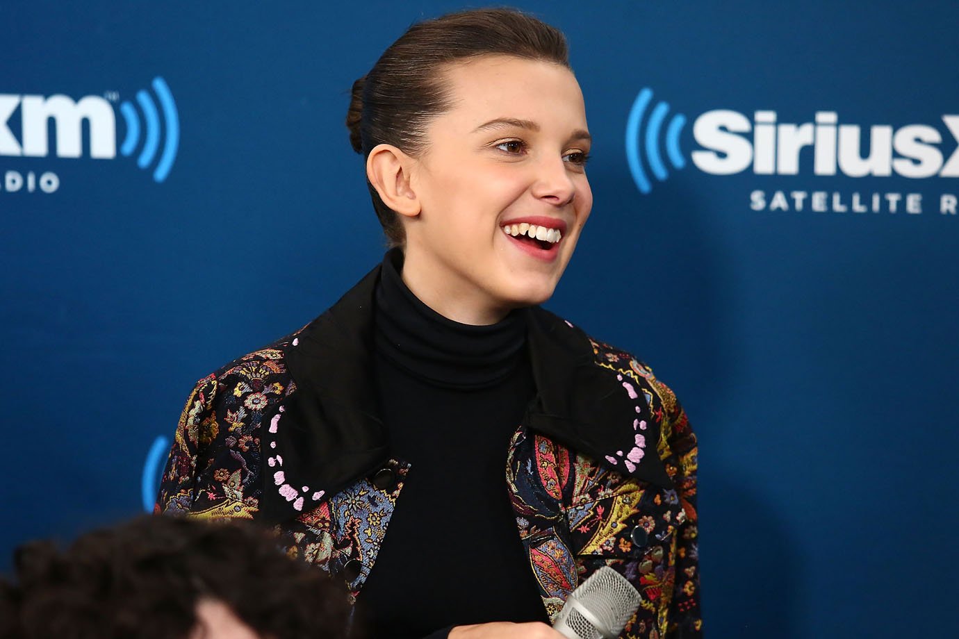 "Você não precisa de cabelo para ser bonita", diz Millie Brown