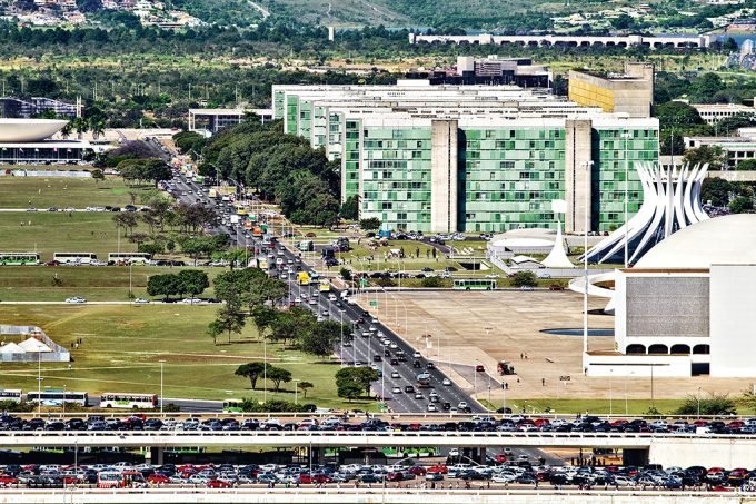 Governo edita MP para conceder reajuste a servidores federais