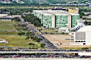 Governo edita MP para conceder reajuste a servidores federais