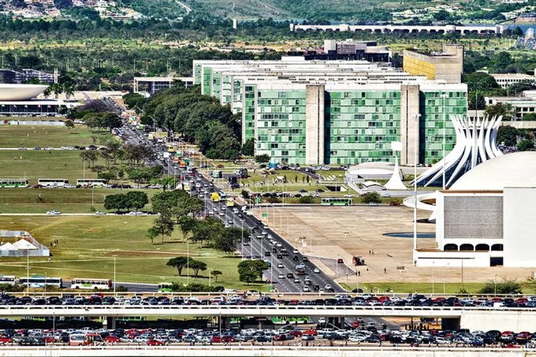 Usinas de papel: portarias, despachos e ofícios são o principal produto que sai dos prédios da Esplanada dos Ministérios, em Brasília |  /  (Jane Sweeney/Getty Images)