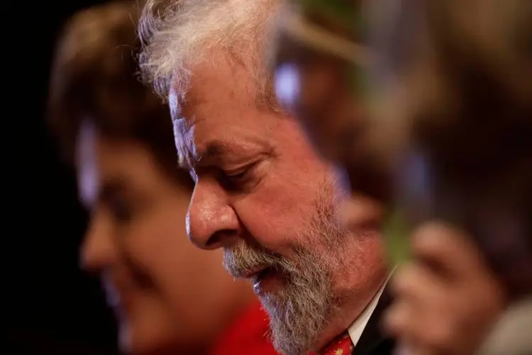 Lula: de acordo com senador, ex-presidente está "tranquilo", mas continua "indignado" com informações que chegam à população sobre sua situação (Ueslei Marcelino/Reuters/Reuters)
