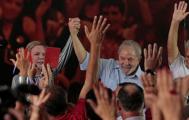 Gleisi Hoffmann: "O Lula não está com seus direitos políticos suspensos, isso é importante dizer" (Leonardo Benassatto/Reuters)