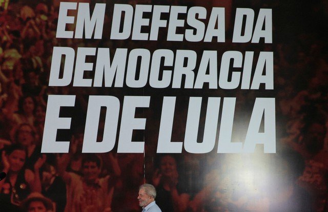 LULA EM REUNIÃO COM PETISTAS: Demos um pequeno passo na direção de um país com mais seriedade e mais clareza / Leonardo Benassatto/ Reuters