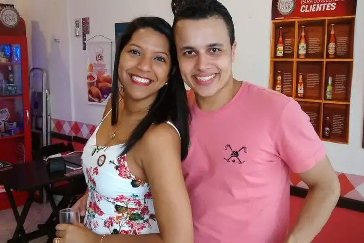 Rodrigo Melo Matos, 27 anos; e Marcelle Riesco, 28 anos: eles economizaram, no total, 30 mil reais em dois anos (Arquivo pessoal/Divulgação)