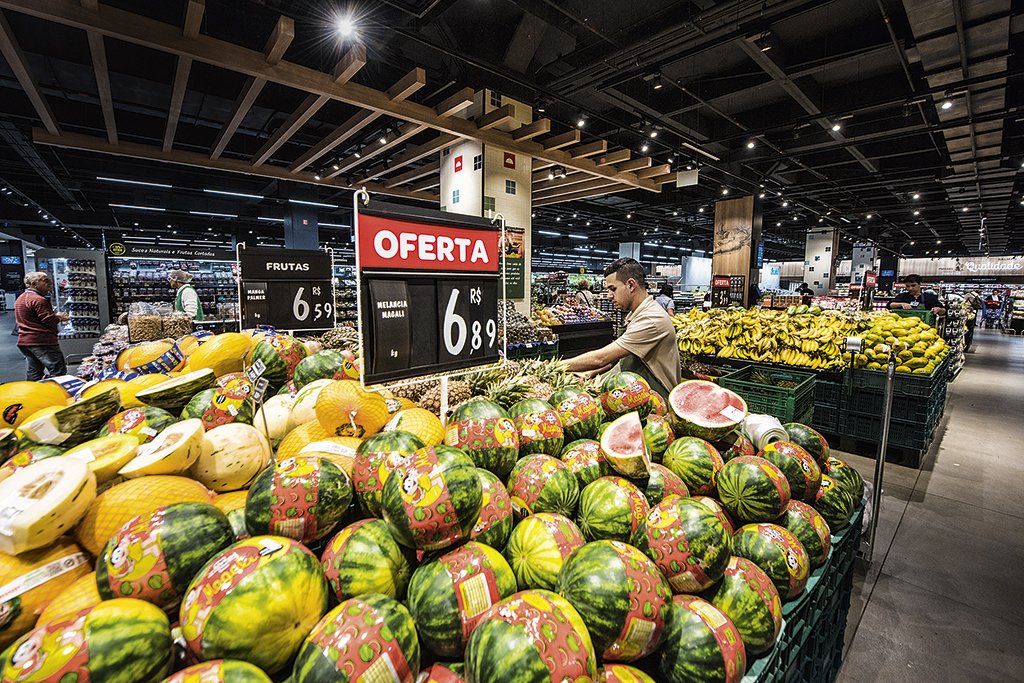 Cesta básica: tomate, batata, óleo de soja, pão francês e carne bovina puxam aumento de preços de alimentos (Germano Lüders/Exame)