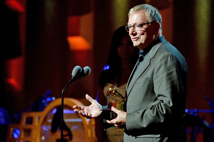 Randy Newman: "Ele pode fazer funcionar um reator nuclear com o hemisfério esquerdo de seu cérebro", canta (Michael Kovac/Getty Images)