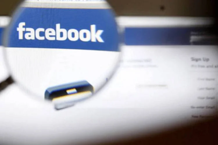 Facebook, Twitter e Alphabet removeram coletivamente centenas de contas ligadas a uma suposta operação de propaganda iraniana (Thomas Hodel/Reuters)