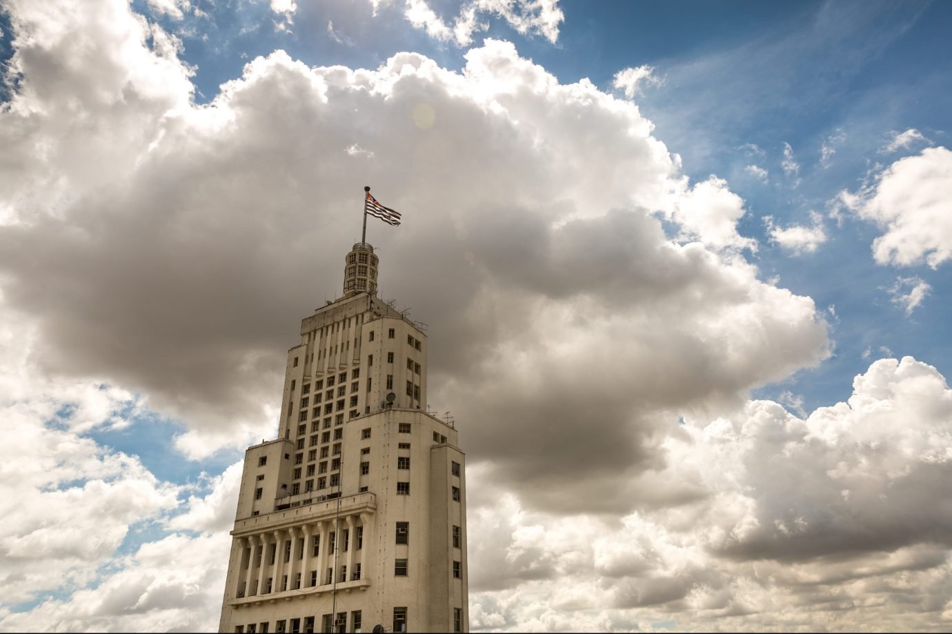 Topo do Edifício Altino Arantes, o Banespão, no centro de São Paulo