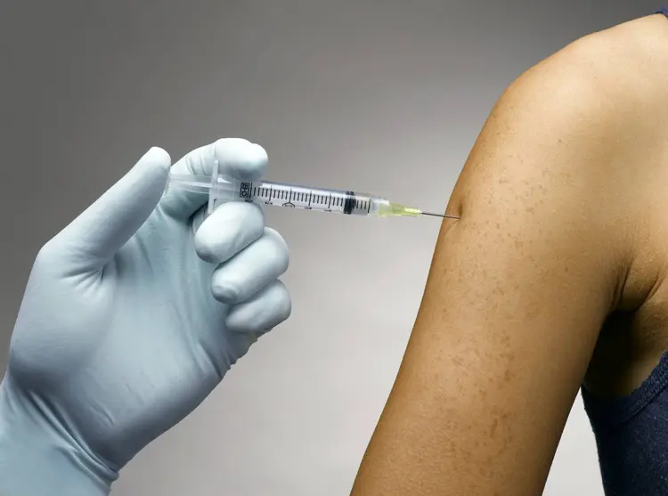 Vacina: meta é imunizar 95% do público-alvo (Jeffrey Hamilton/Thinkstock)
