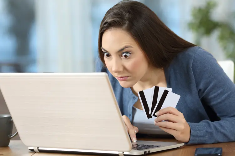 Cartões de crédito: Cliente pode bloquear serviços até quitar faturas (AntonioGuillem/Thinkstock)