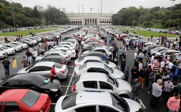 Apps de transporte: motoristas alegam que terão de desembolsar muito para adaptarem-se às regras