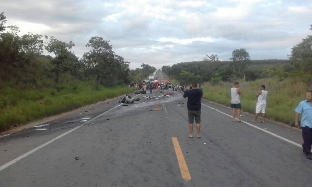 Sobe para 13 número de mortos em acidente na BR 251