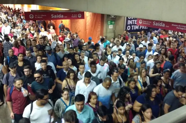 Greve do metrô: diante da dificuldade para chegar ao trabalho, a preocupação já é com a volta para casa (Luiza Calegari/Site Exame)