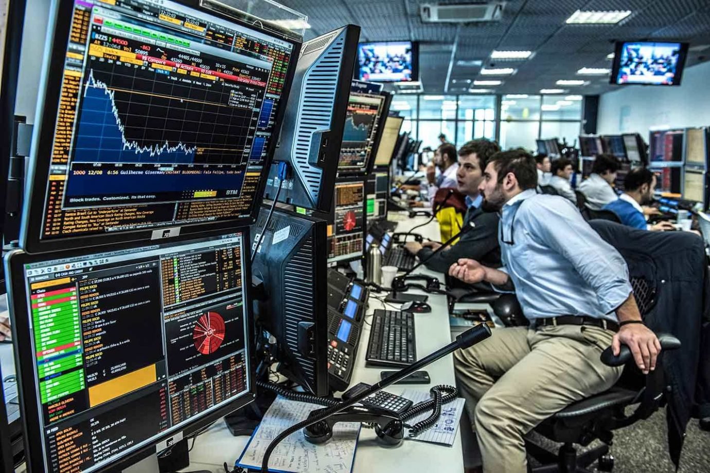 Ibovespa despenca 5% com preocupação eleitoral