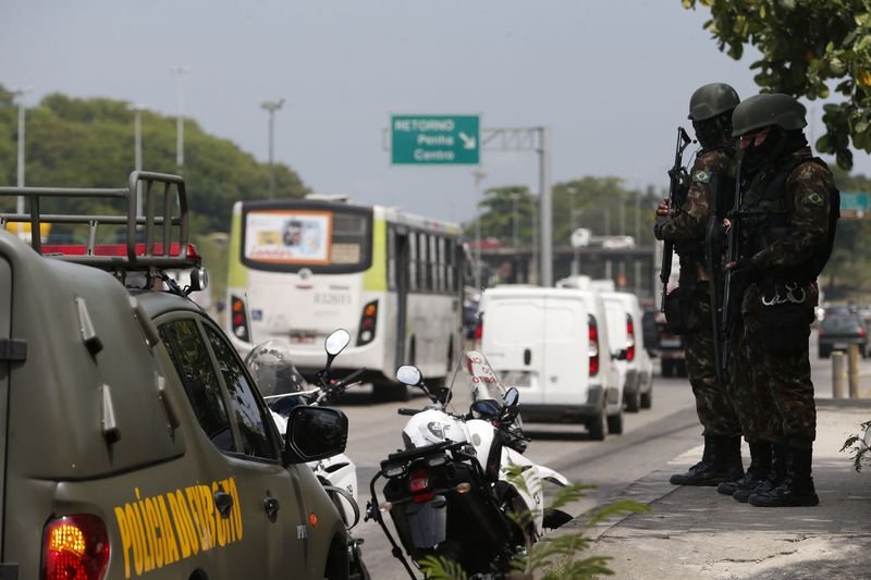PRF apreende maconha e 3,5 mil munições que iriam para o RJ